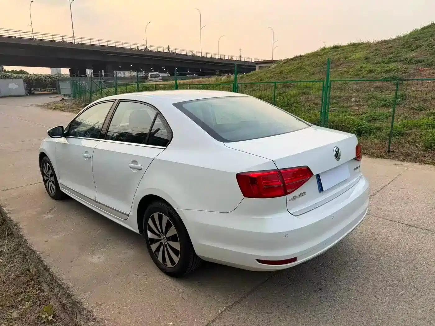 2018 Volkswagen Sagitar 1.6L Automatic Comfort Model — миниатюра 12