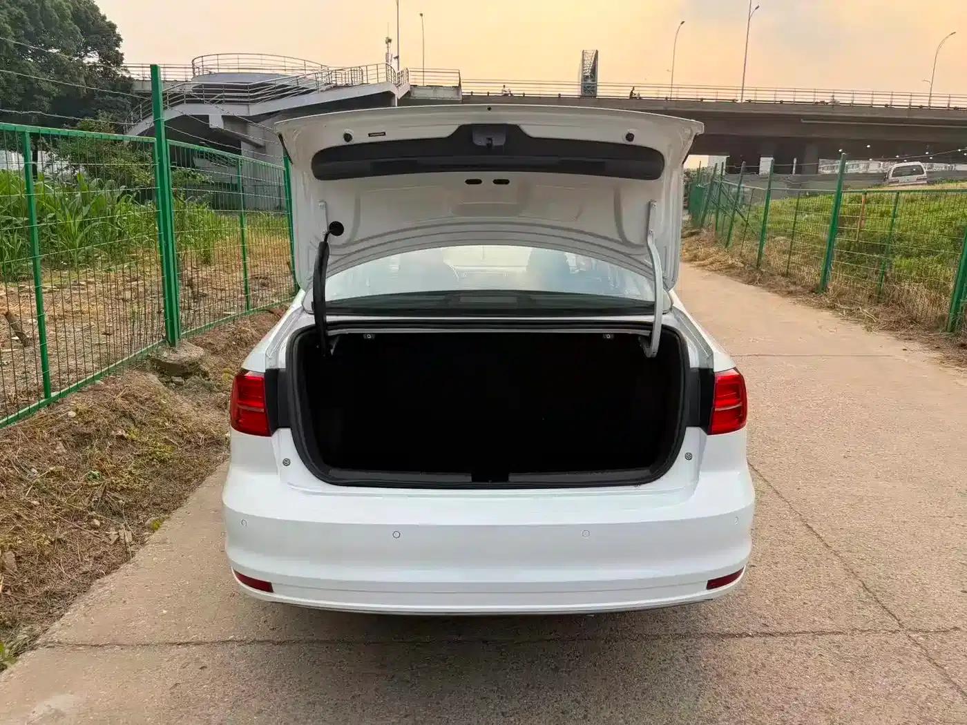 2018 Volkswagen Sagitar 1.6L Automatic Comfort Model — миниатюра 13