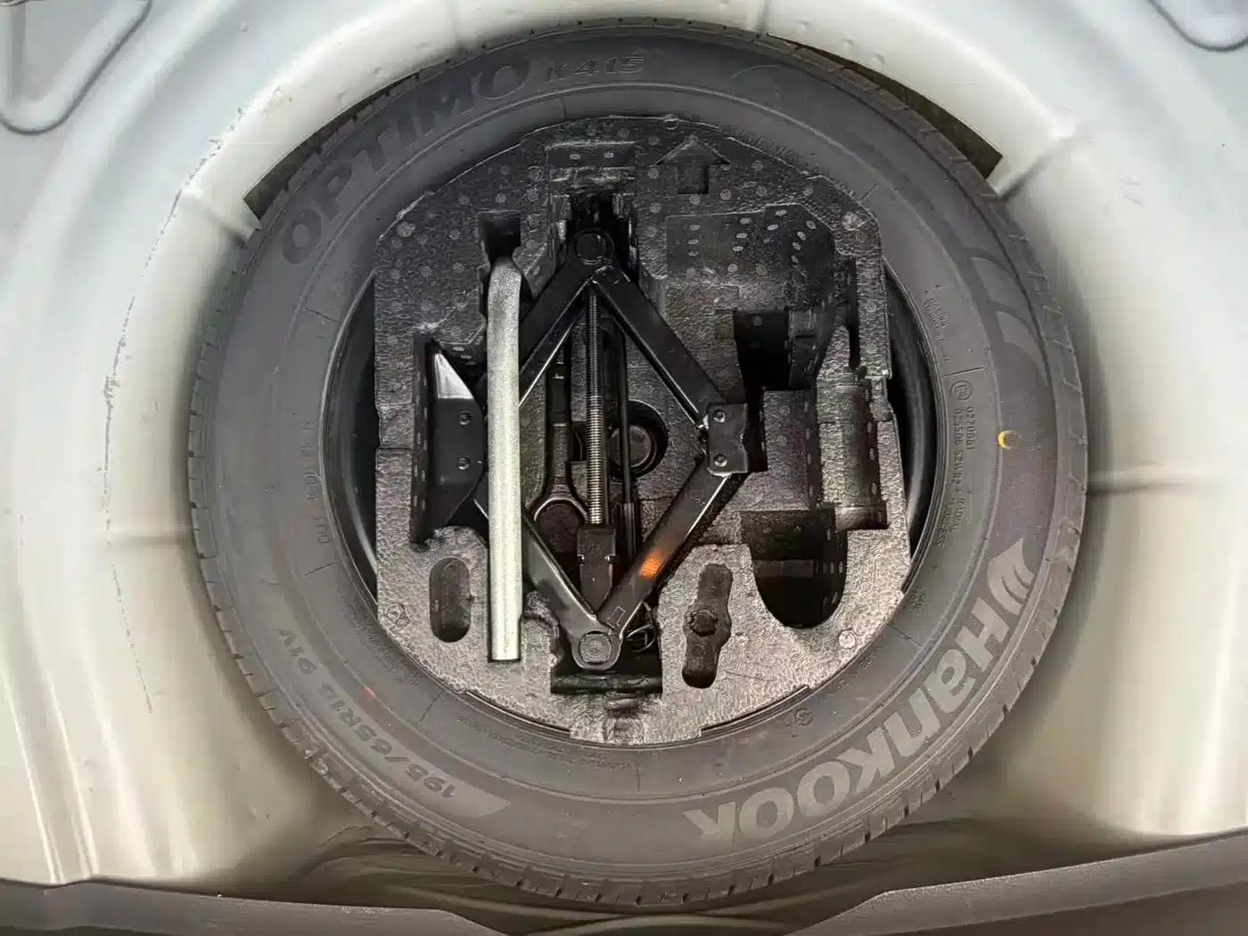 2018 Volkswagen Sagitar 1.6L Automatic Comfort Model — миниатюра 8