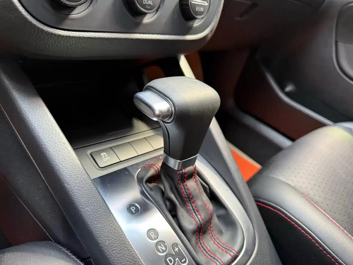 2010 Volkswagen Sagitar 1.8TSI Automatic Champion Edition — миниатюра 14