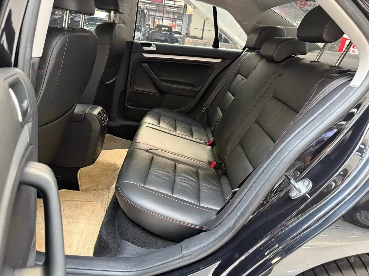 2010 Volkswagen Sagitar 1.8TSI Automatic Champion Edition — миниатюра 15