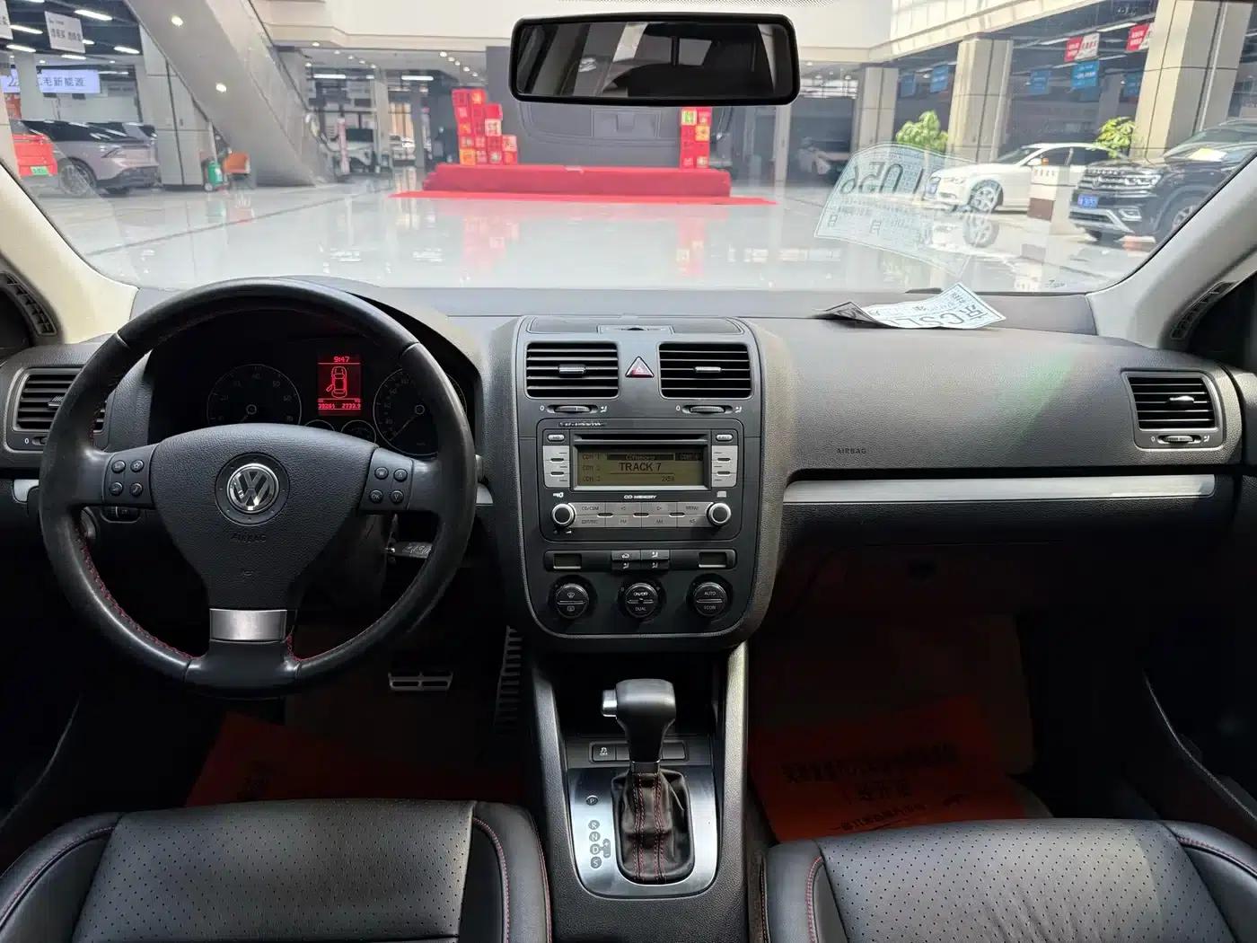 2010 Volkswagen Sagitar 1.8TSI Automatic Champion Edition — миниатюра 16