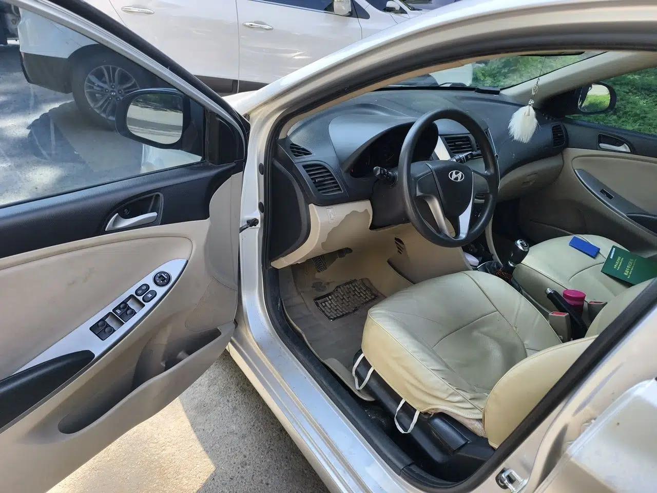 Hyundai Verna (older generation) 2014 1.4L Manual Smart GLS Trim — миниатюра 16