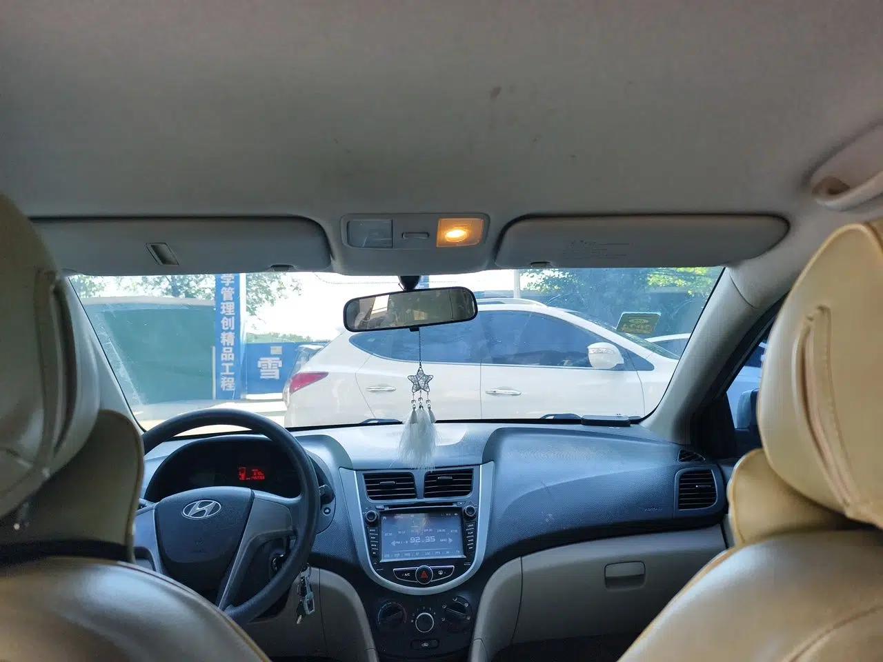 Hyundai Verna (older generation) 2014 1.4L Manual Smart GLS Trim — миниатюра 18