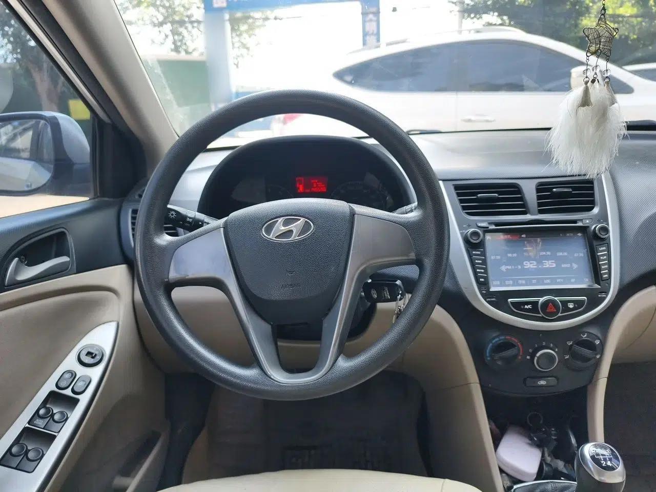Hyundai Verna (older generation) 2014 1.4L Manual Smart GLS Trim — миниатюра 10