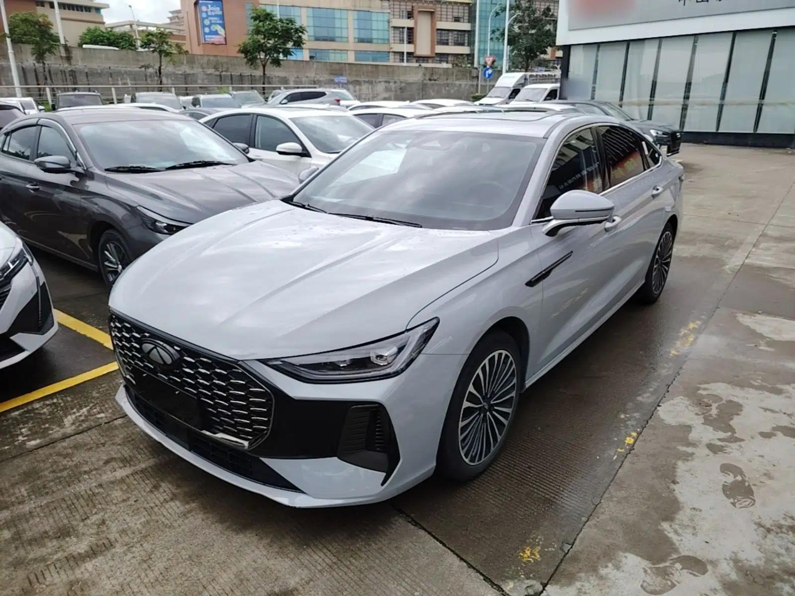 Chery Fengyun A8L 2025 1.5 TGDI 145 km Luxury Version — миниатюра 1