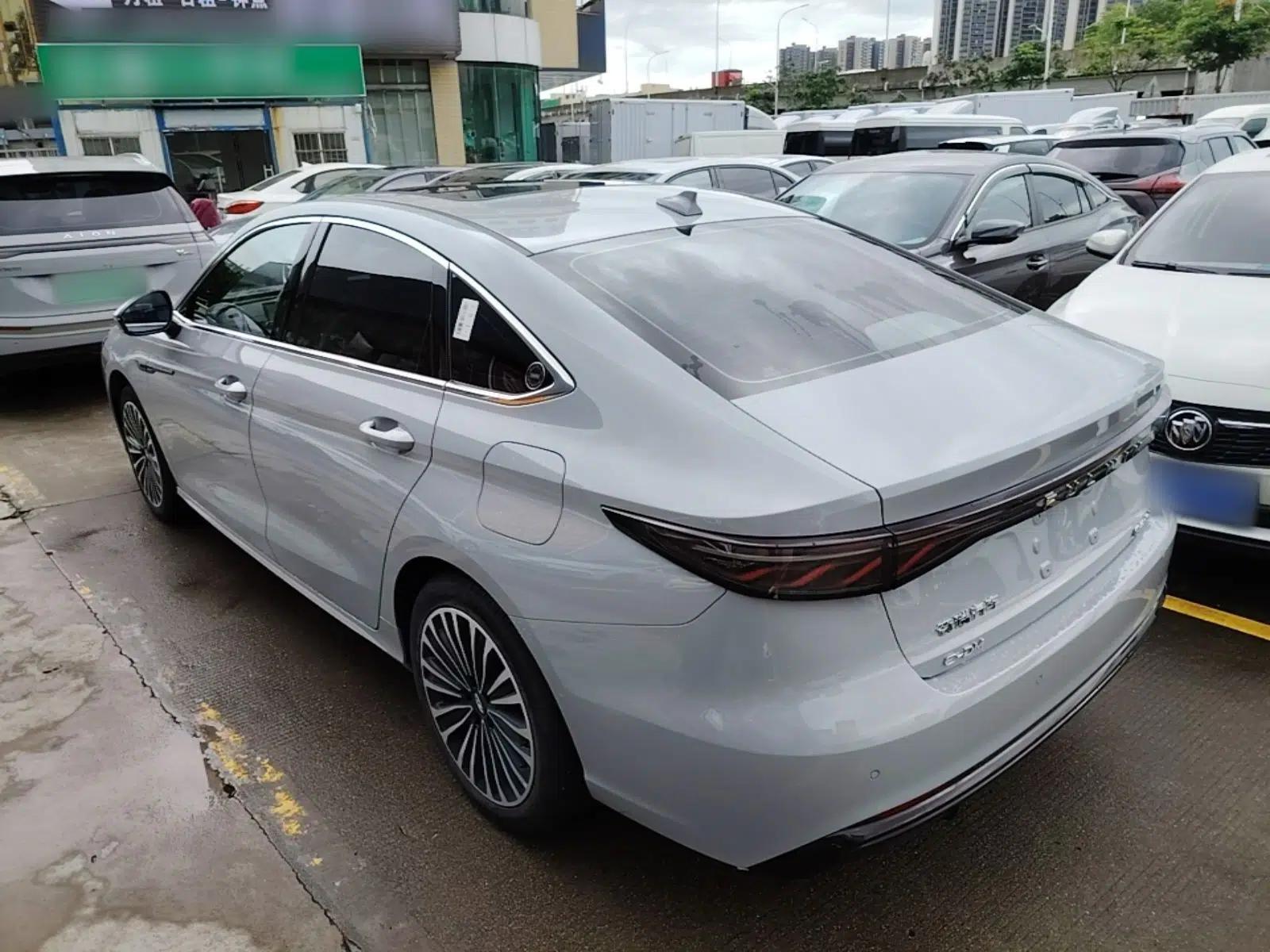 Chery Fengyun A8L 2025 1.5 TGDI 145 km Luxury Version — миниатюра 4