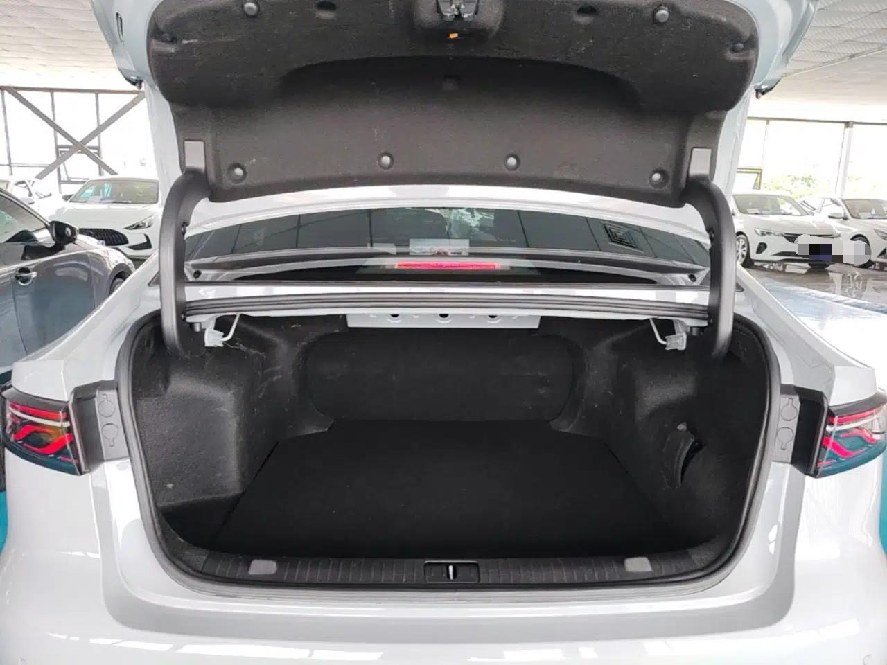 Chery Fengyun A8L 2025 1.5 TGDI 145 km Comfort Version — миниатюра 22