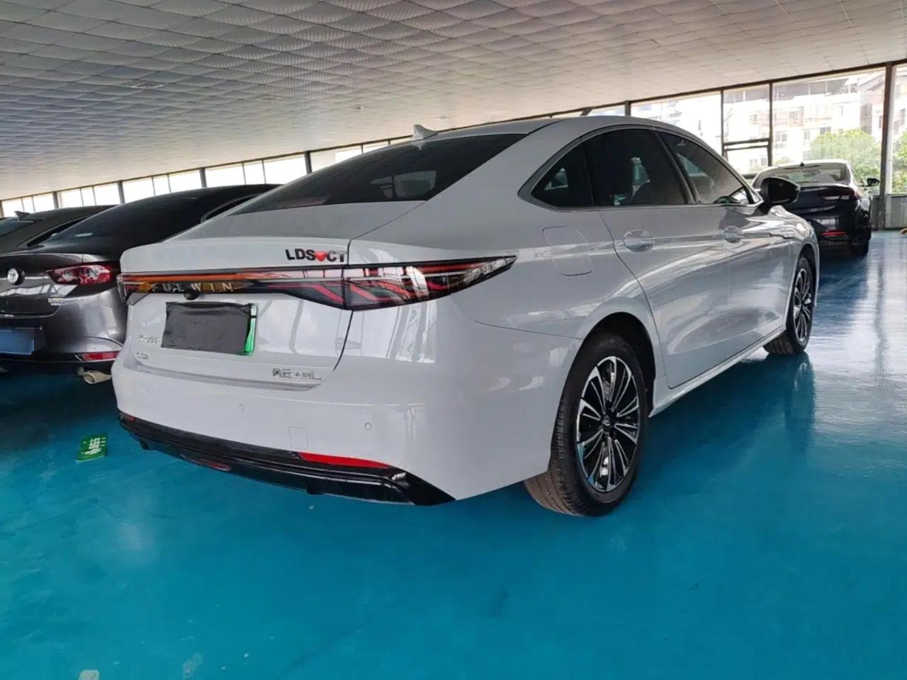 Chery Fengyun A8L 2025 1.5 TGDI 145 km Comfort Version — миниатюра 4