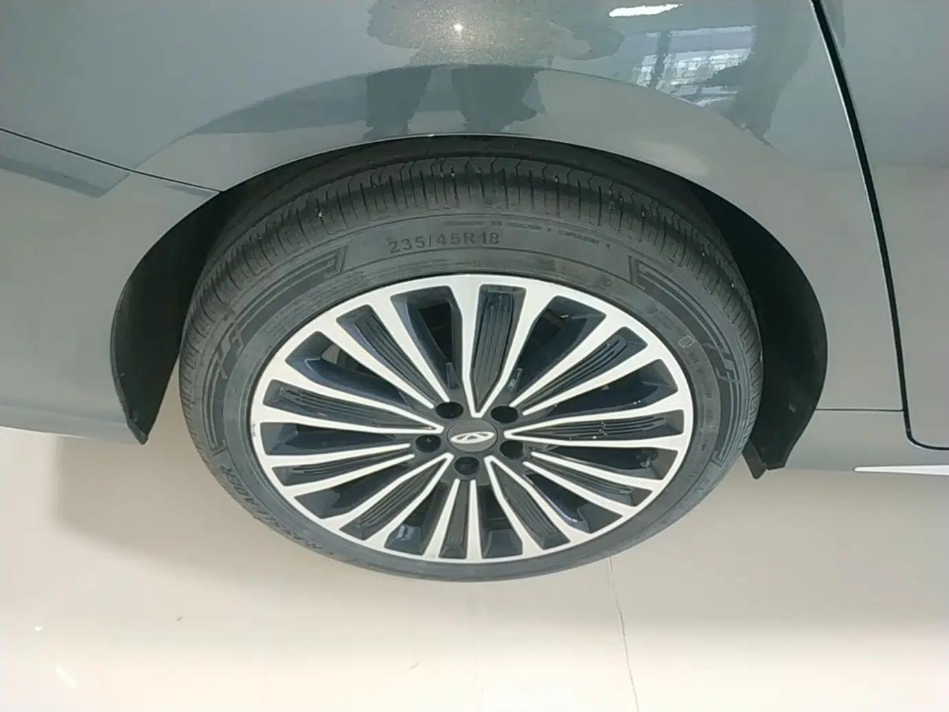 Chery Fengyun A8L 2025 1.5 TGDI 145 km Luxury Version — миниатюра 11