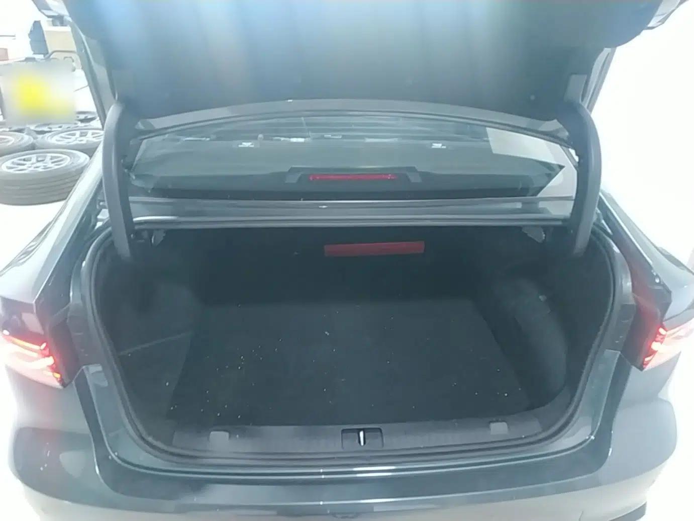 Chery Fengyun A8L 2025 1.5 TGDI 145 km Luxury Version — миниатюра 22