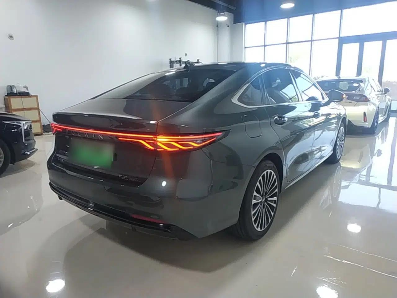 Chery Fengyun A8L 2025 1.5 TGDI 145 km Luxury Version — миниатюра 6