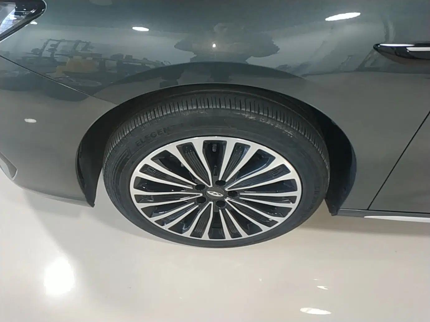 Chery Fengyun A8L 2025 1.5 TGDI 145 km Luxury Version — миниатюра 10