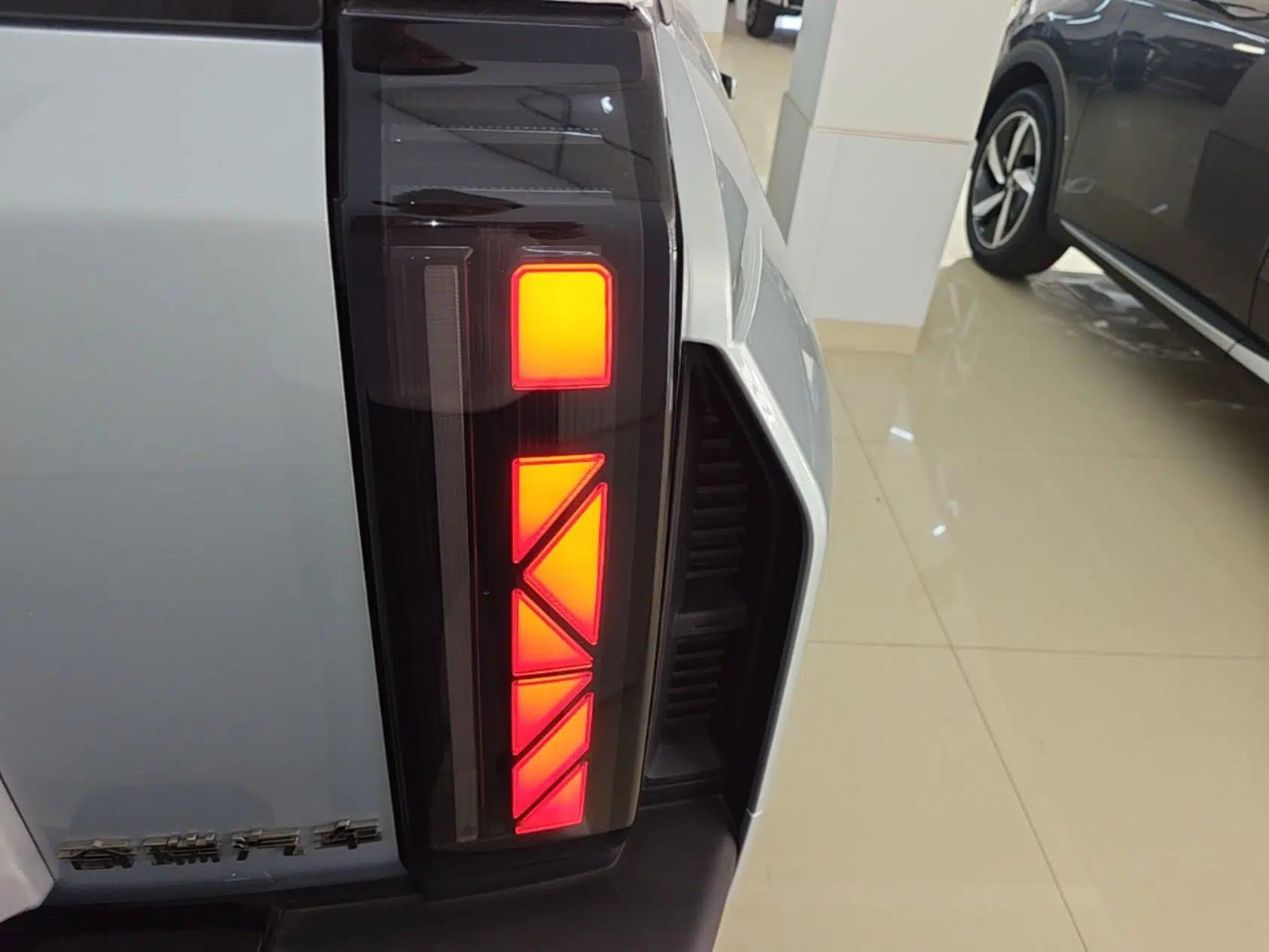 Chery Fengyun Fulwin X3 Plus 2025 Model 401 Two-Wheel Drive Smart Leading Edition — миниатюра 9