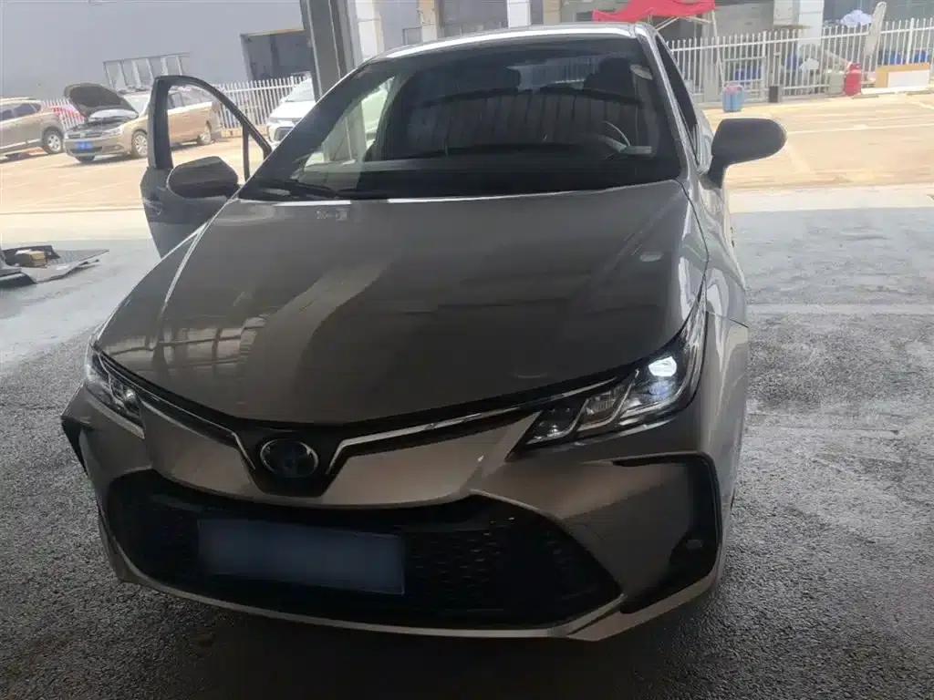 2023 Toyota Corolla 1.8L Intelligent Hybrid Elite Edition — миниатюра 3