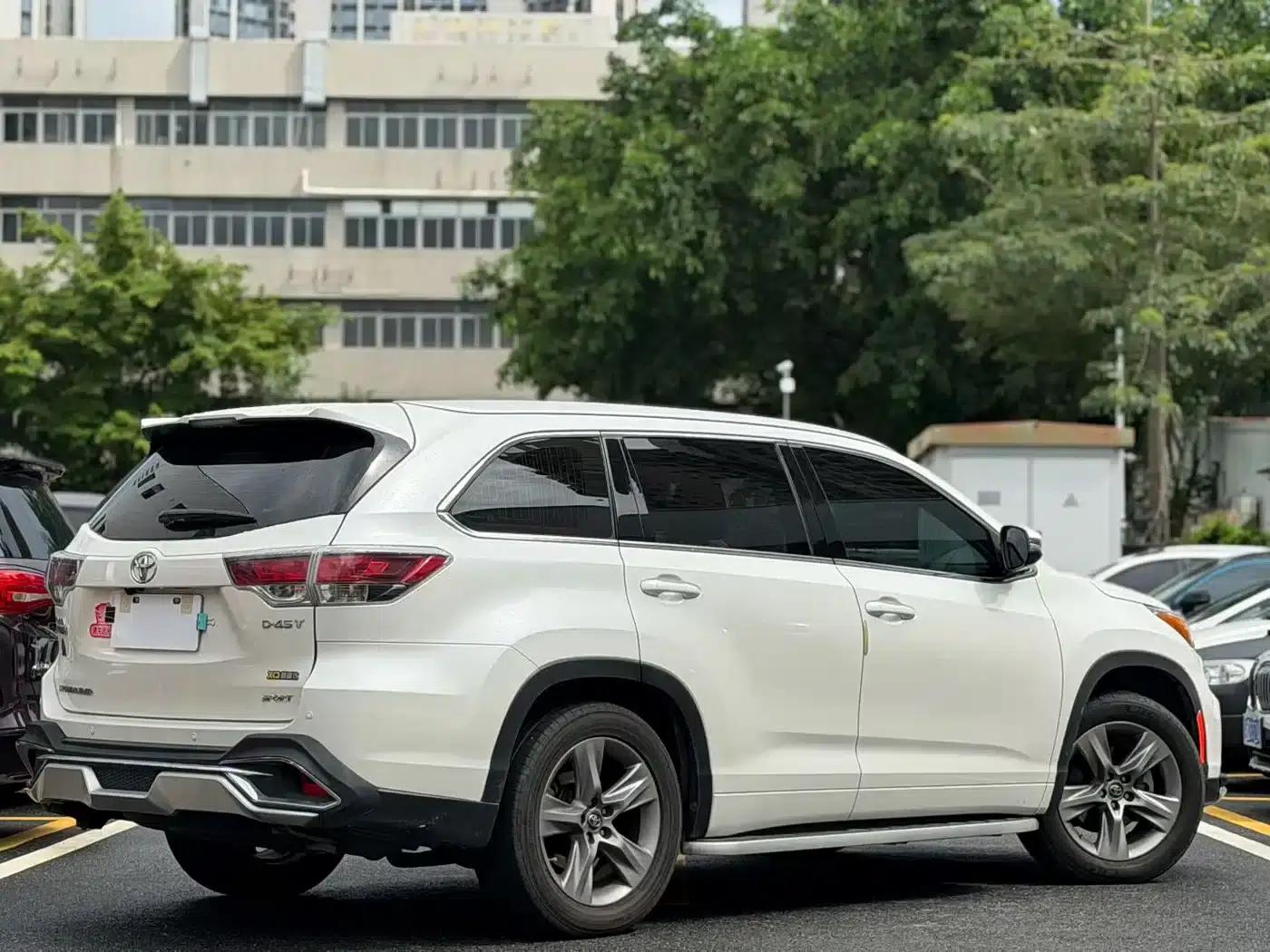 2015 Highlander 2.0T 2WD Luxury 7-seater — миниатюра 3