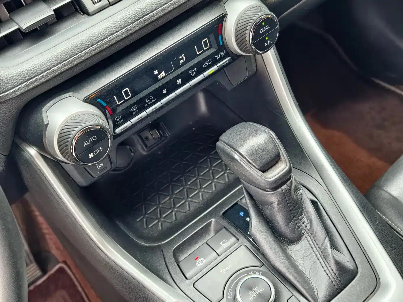 Highlander 2020 Hybrid 2.5L E-CVT AWD Luxury Edition — миниатюра 9