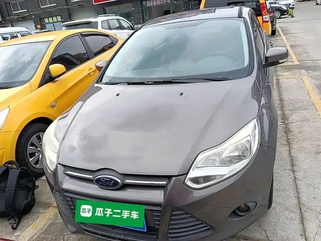 Ford Focus 2012 Sedan 1.6L Automatic Comfort — миниатюра 3