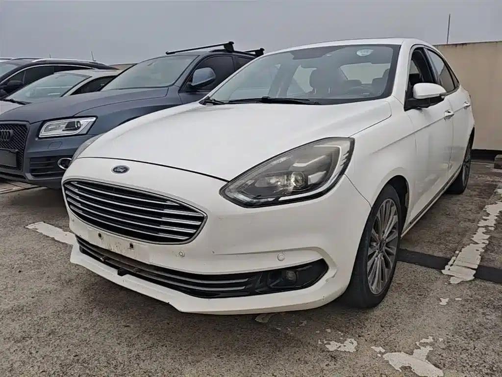 Ford Focus 2019 EcoBoost 125 Automatic Premium Edition — миниатюра 2