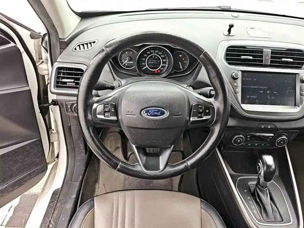 Ford Focus 2019 EcoBoost 125 Automatic Premium Edition — миниатюра 11