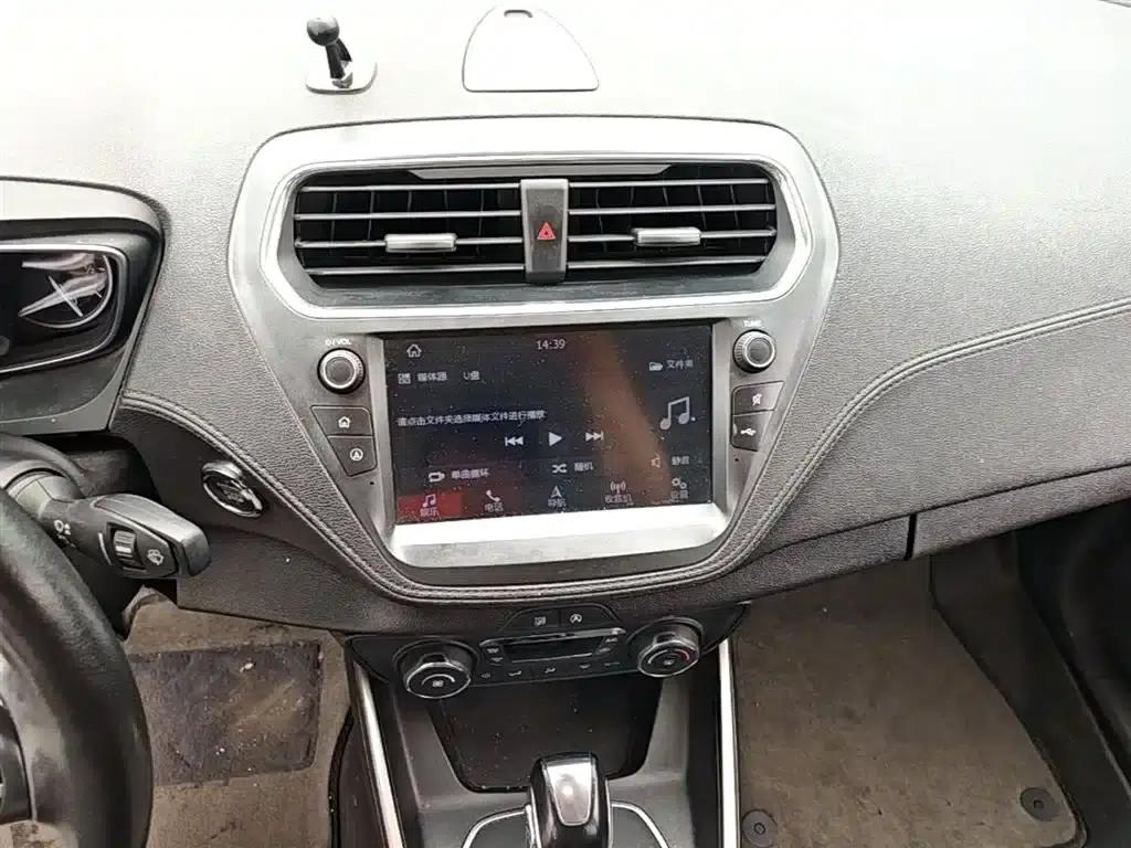Ford Focus 2019 EcoBoost 125 Automatic Premium Edition — миниатюра 13