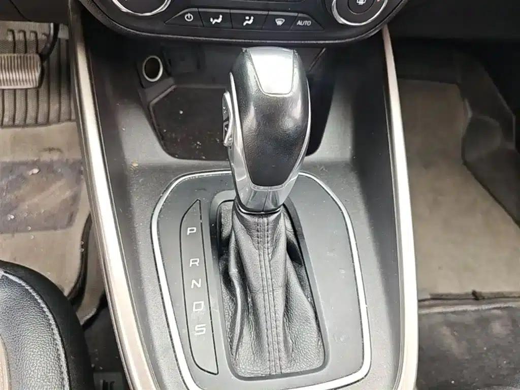 Ford Focus 2019 EcoBoost 125 Automatic Premium Edition — миниатюра 14