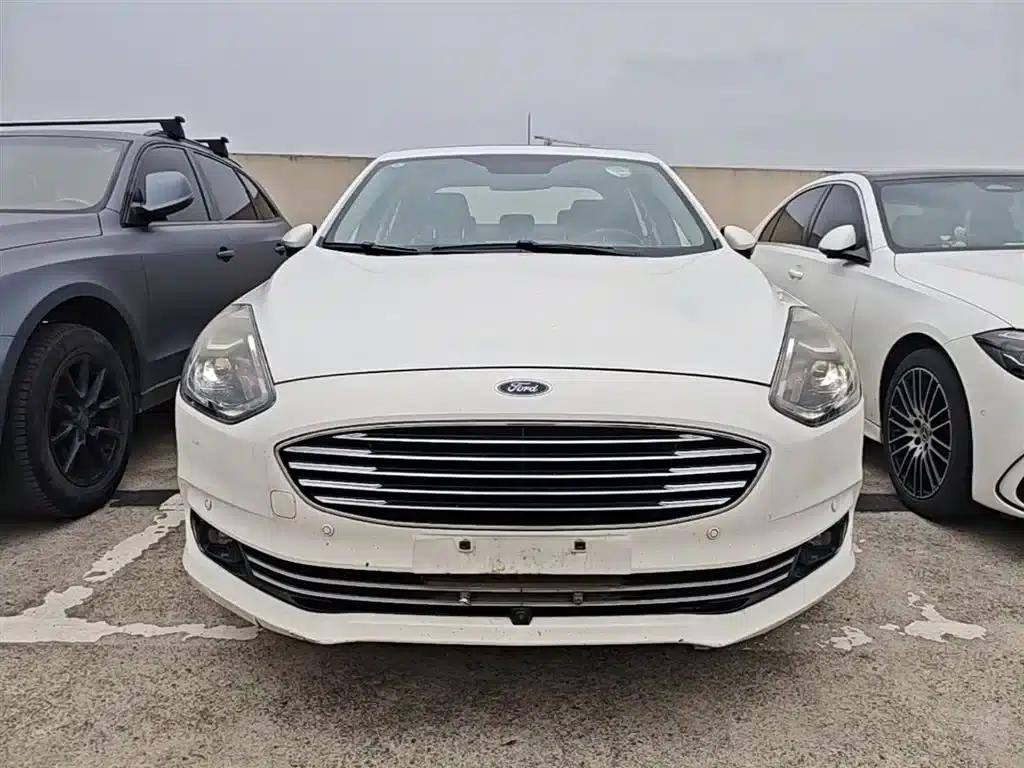 Ford Focus 2019 EcoBoost 125 Automatic Premium Edition — миниатюра 3