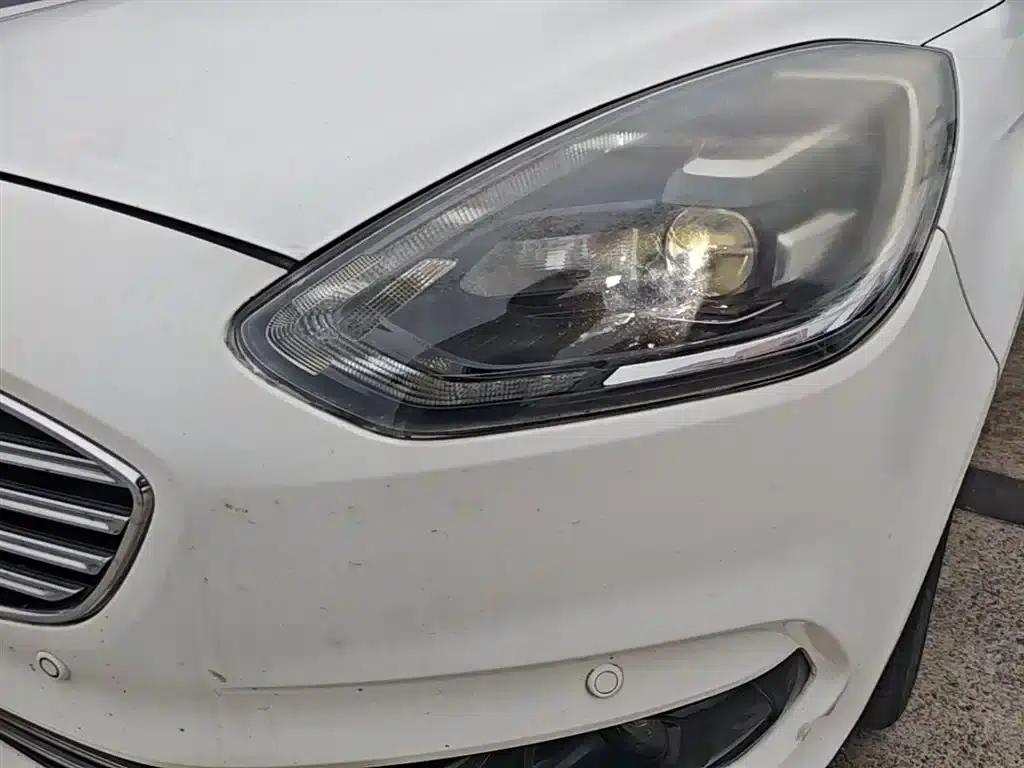 Ford Focus 2019 EcoBoost 125 Automatic Premium Edition — миниатюра 24
