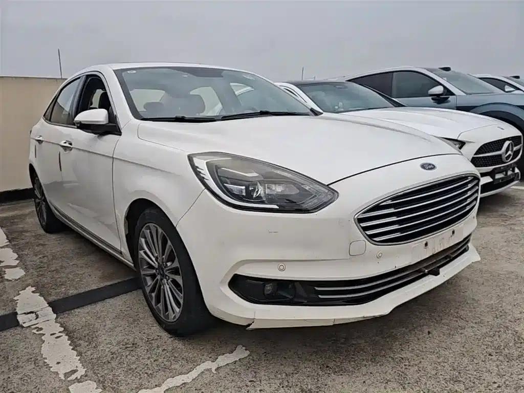 Ford Focus 2019 EcoBoost 125 Automatic Premium Edition — миниатюра 4