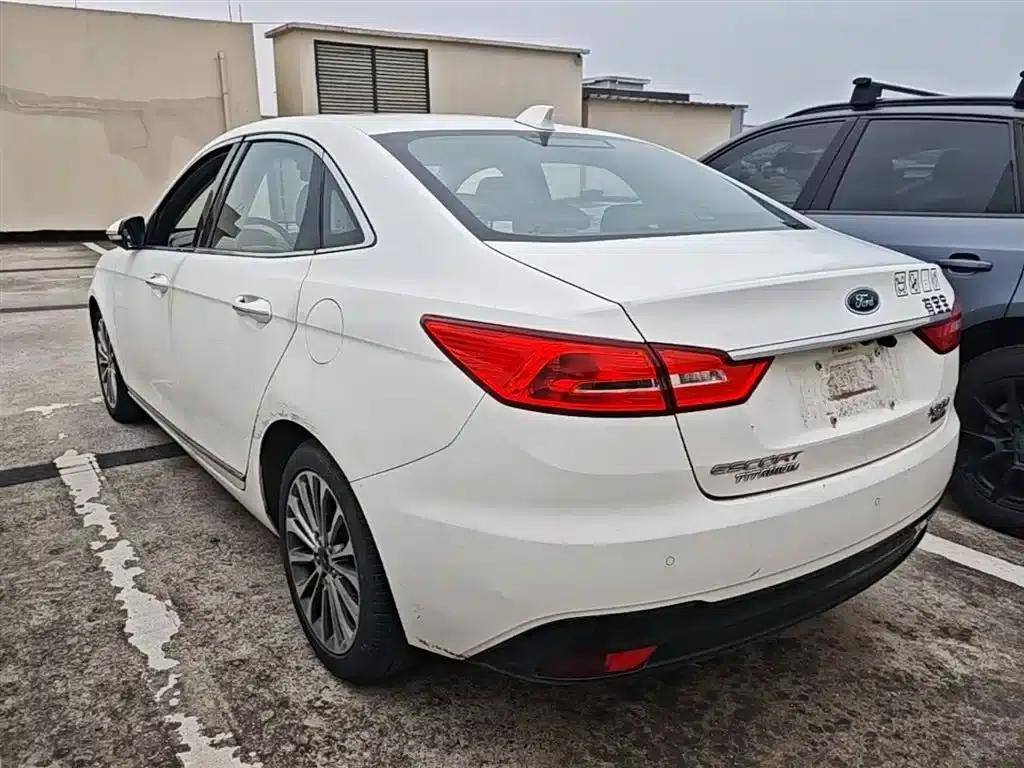 Ford Focus 2019 EcoBoost 125 Automatic Premium Edition — миниатюра 5