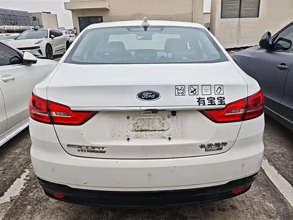 Ford Focus 2019 EcoBoost 125 Automatic Premium Edition — миниатюра 6