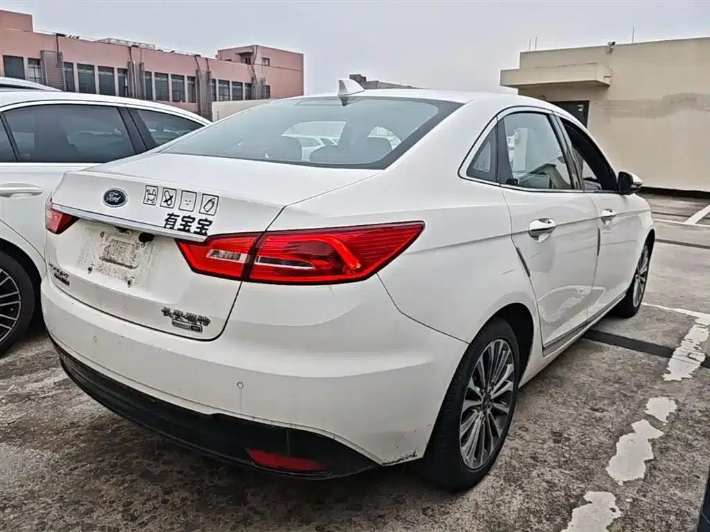 Ford Focus 2019 EcoBoost 125 Automatic Premium Edition — миниатюра 7