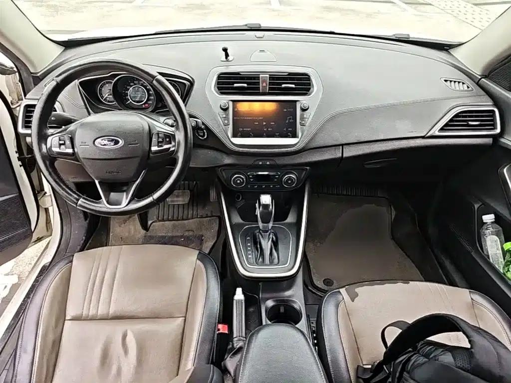 Ford Focus 2019 EcoBoost 125 Automatic Premium Edition — миниатюра 10