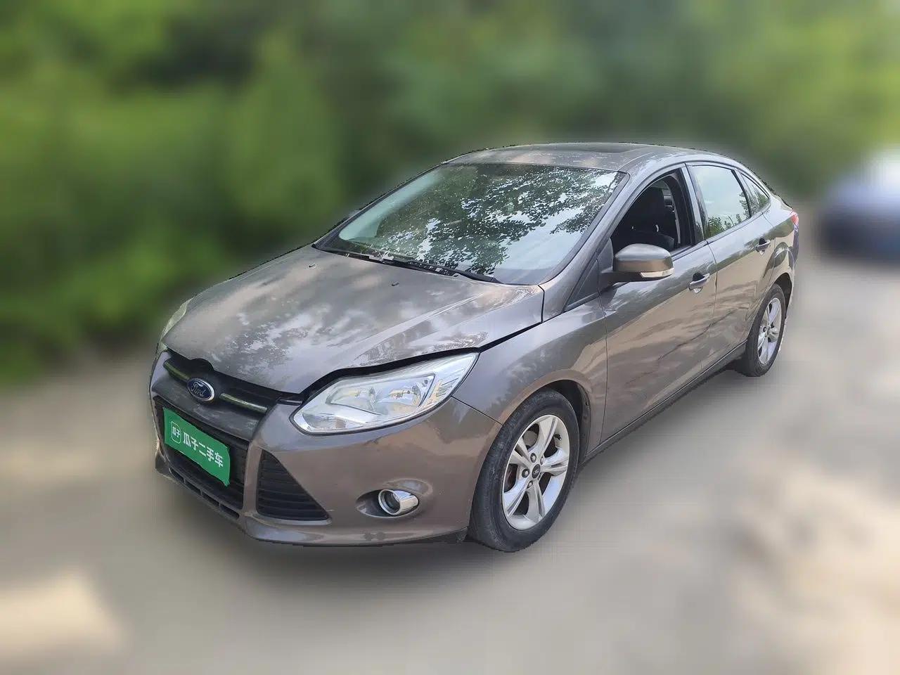 Ford Focus 2012 Sedan 1.6L Automatic Fashion Edition — миниатюра 1