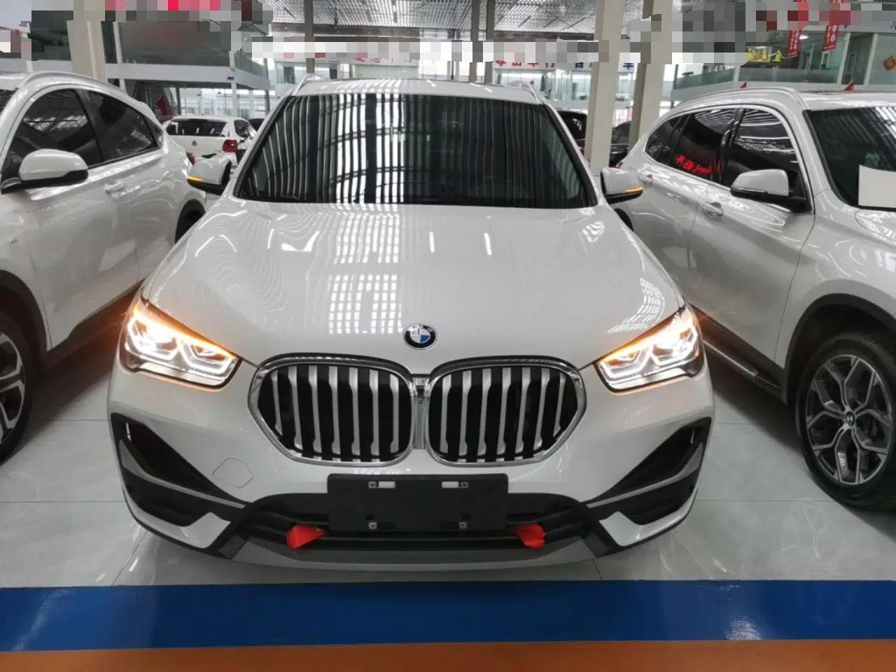 BMW X1 2022 sDrive25Li Leading Model — миниатюра 2