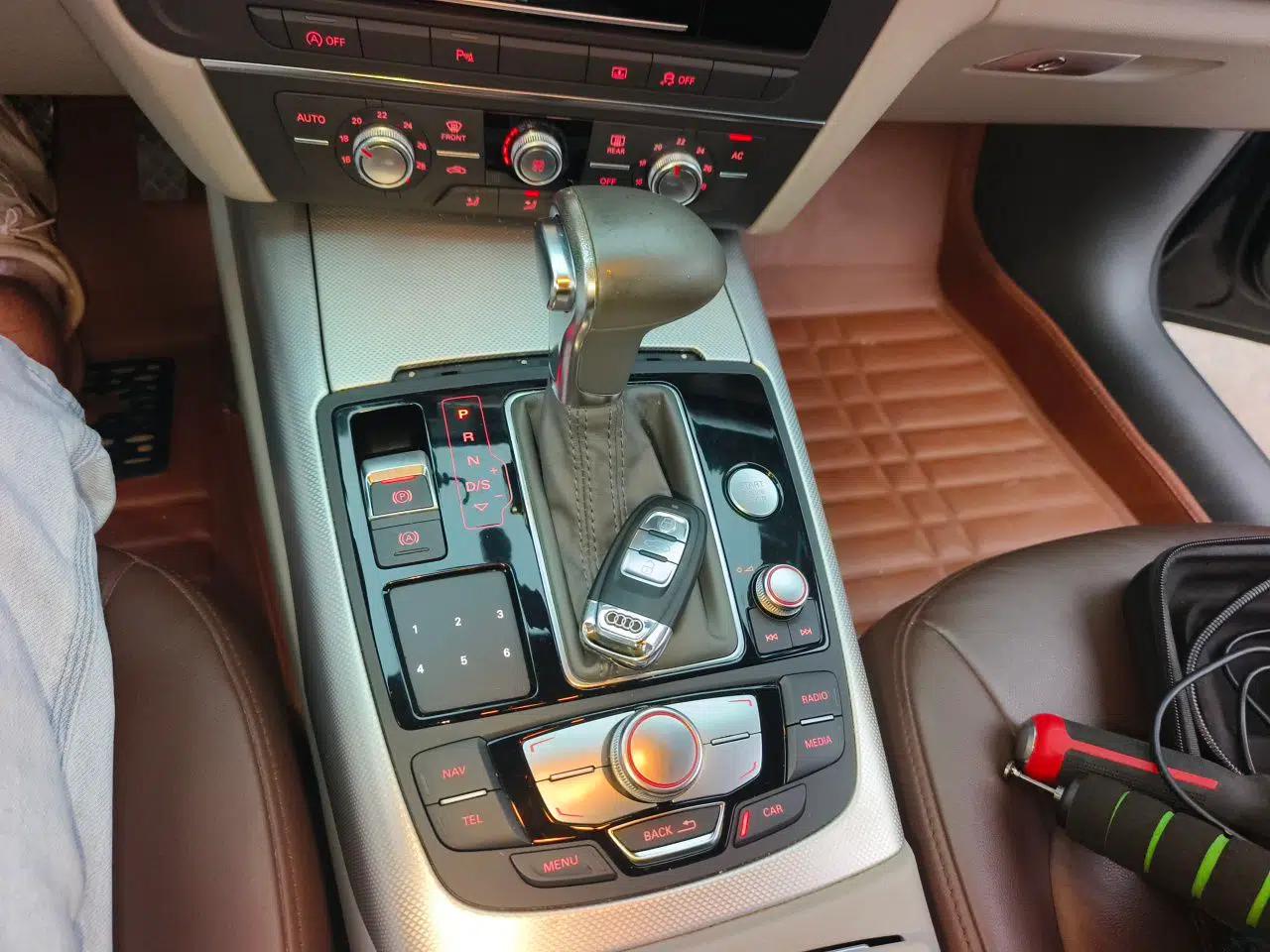 Audi A6L 2012 TFSI Standard Model — миниатюра 14
