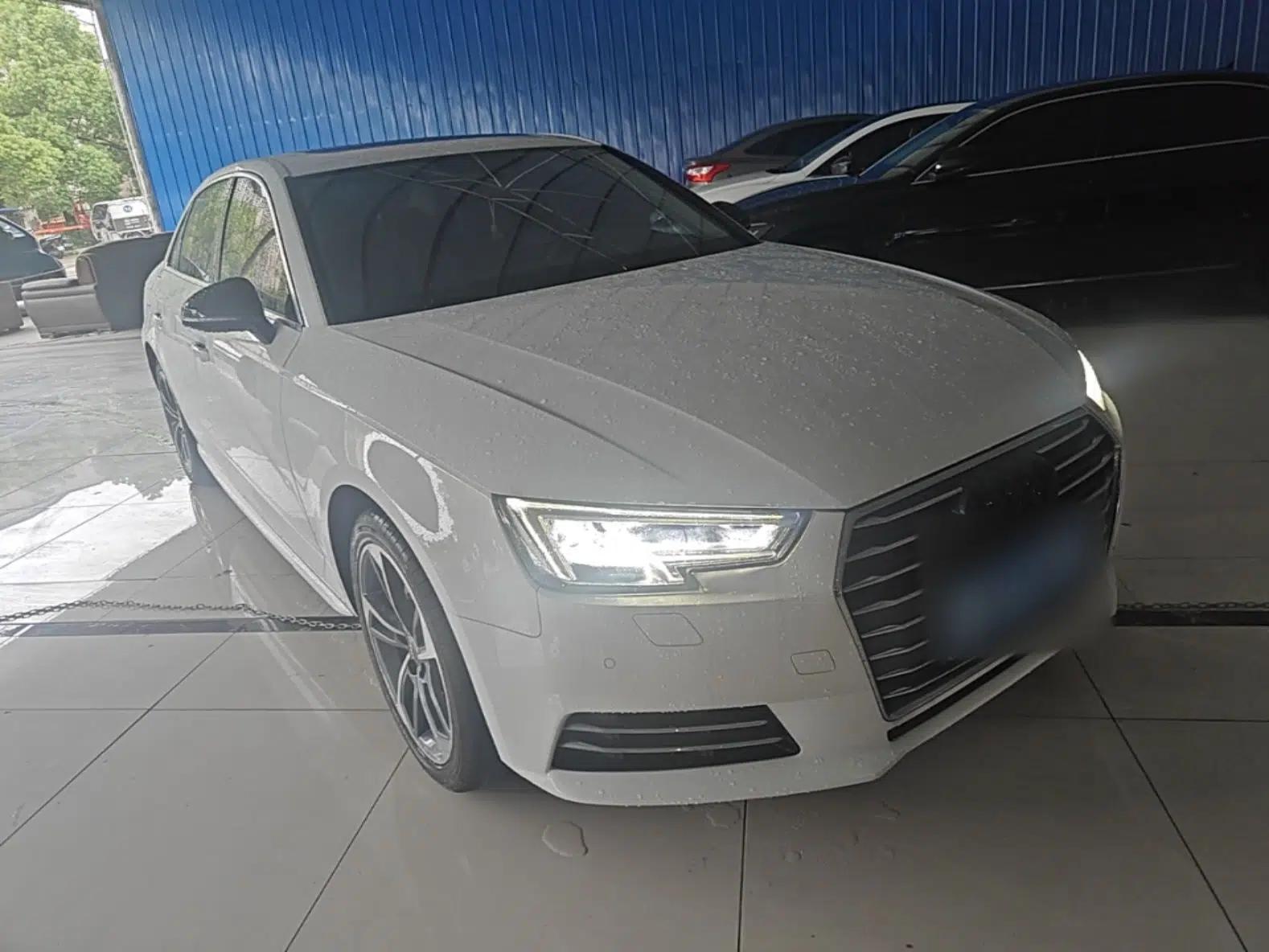 Audi A4L 2018 30th Anniversary Edition 40 TFSI Trendy Model — миниатюра 3