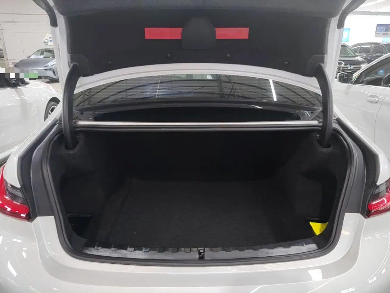 BMW 3 Series 2025 330Li M Sport Shadowline Package — миниатюра 22