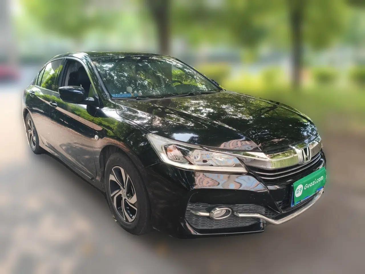 Honda Accord 2016 2.0L Elite Edition — миниатюра 3