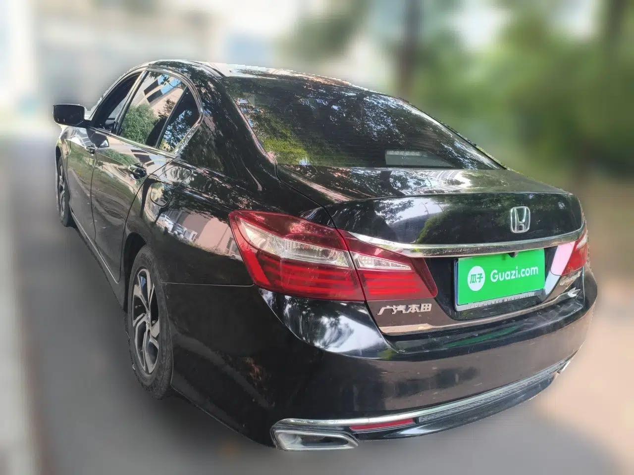 Honda Accord 2016 2.0L Elite Edition — миниатюра 4