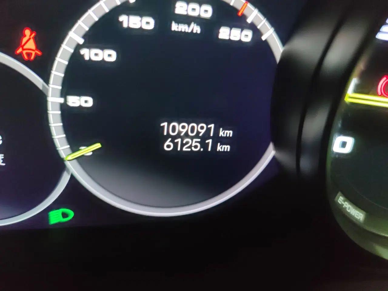 Porsche Cayenne E-Hybrid 2022 Cayenne E-Hybrid 2.0T Platinum Edition — миниатюра 12