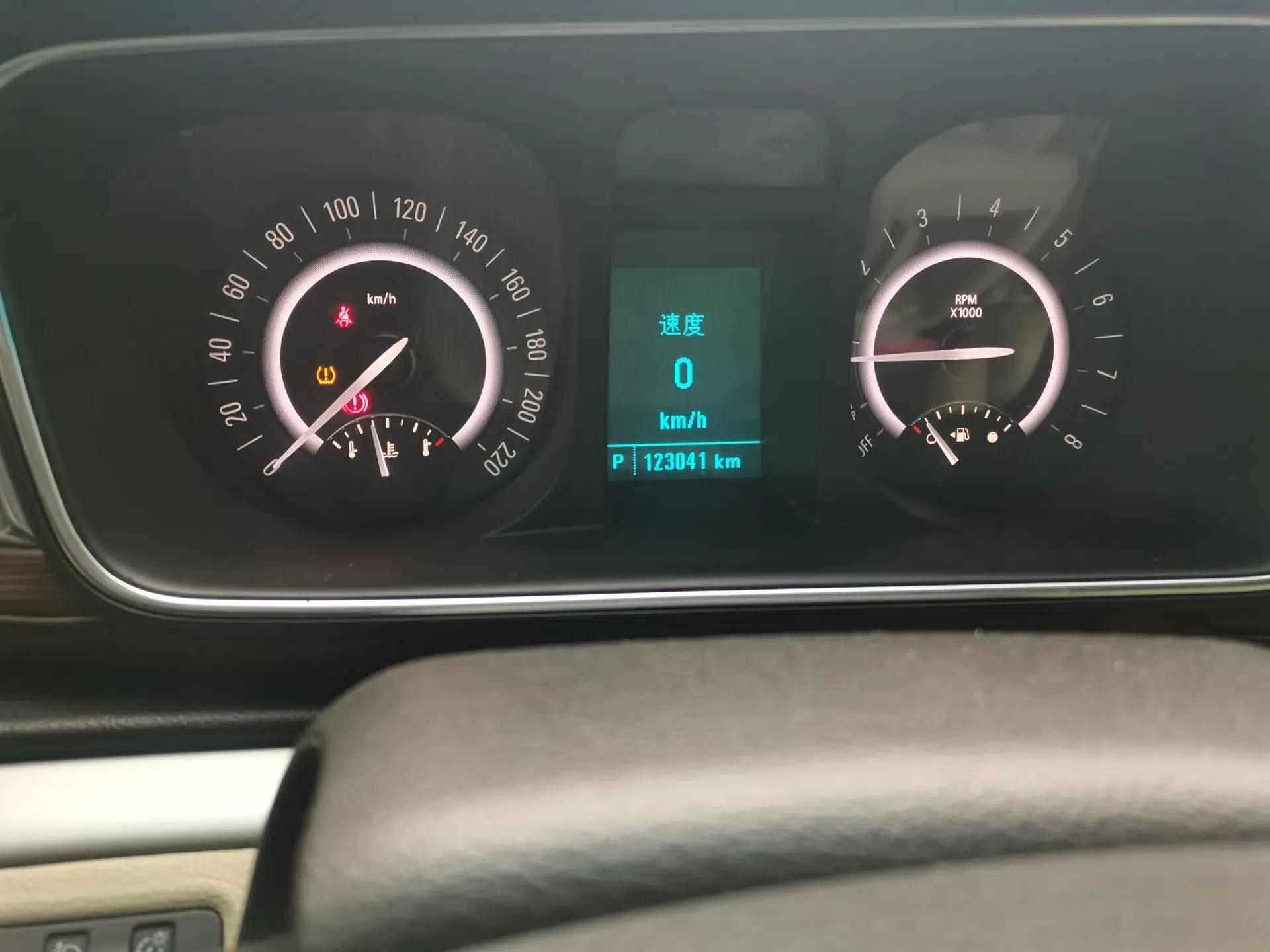 Buick GL8 2017 25S Luxury Version China V Standard — миниатюра 12