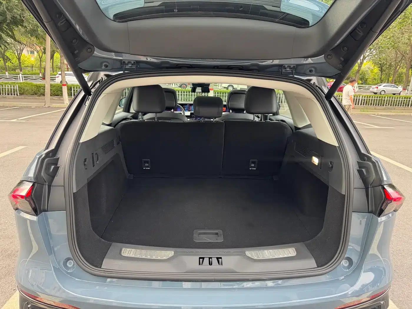 Navigator 2025 2.0T AWD Premium Edition — миниатюра 11