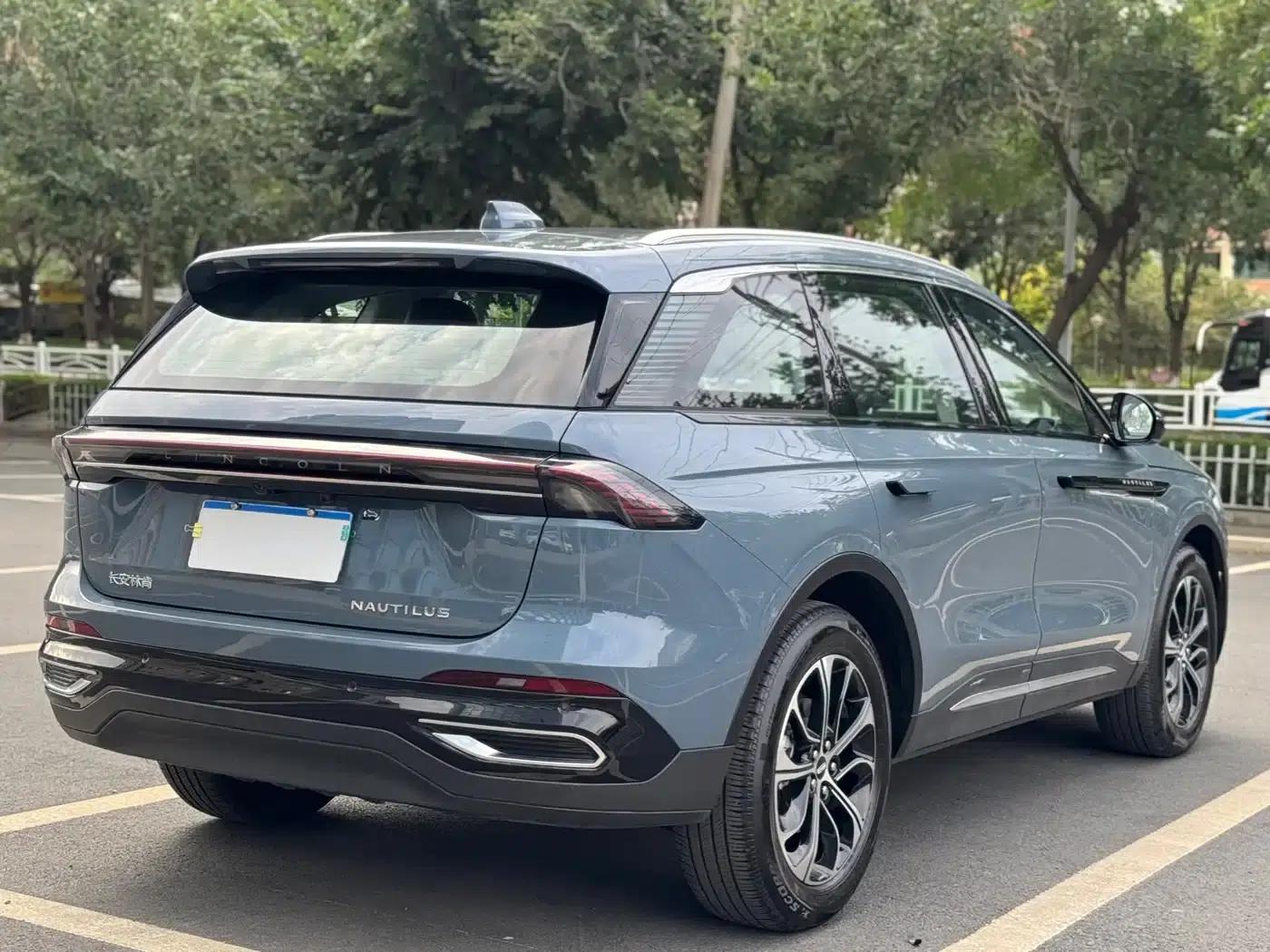 Navigator 2025 2.0T AWD Premium Edition — миниатюра 17