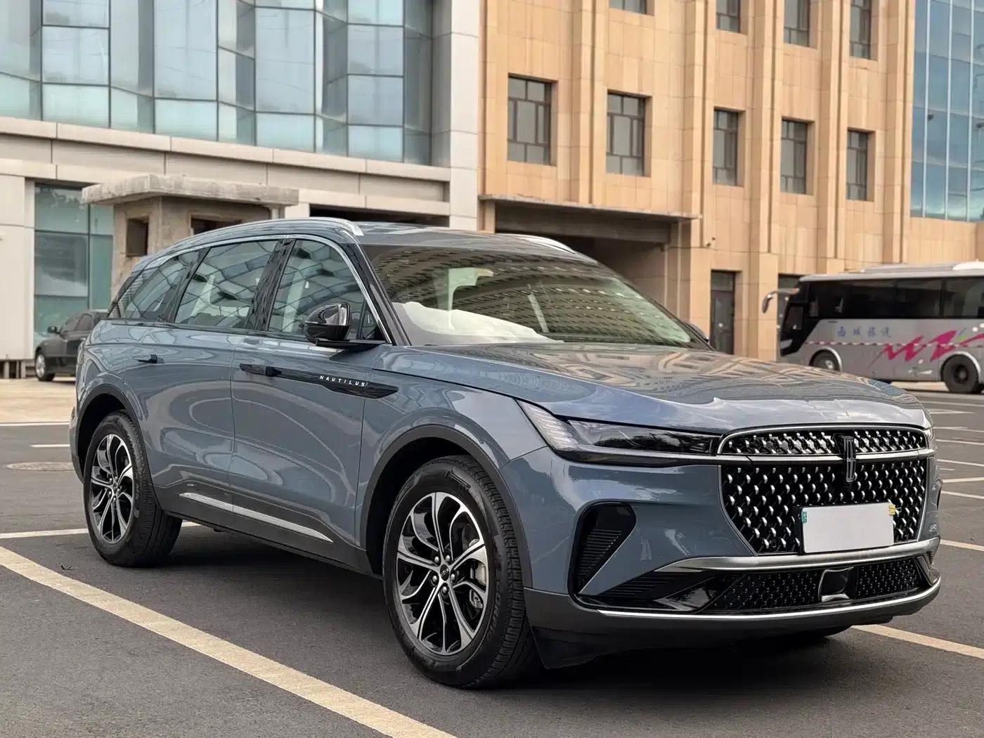 Navigator 2025 2.0T AWD Premium Edition — миниатюра 3