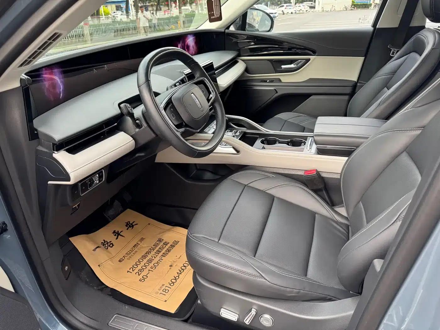 Navigator 2025 2.0T AWD Premium Edition — миниатюра 4