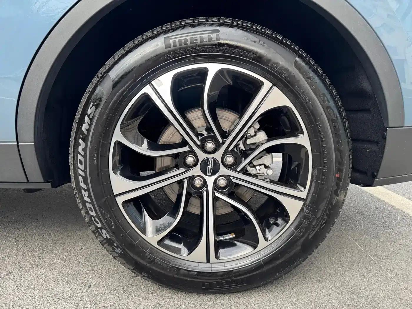 Navigator 2025 2.0T AWD Premium Edition — миниатюра 10