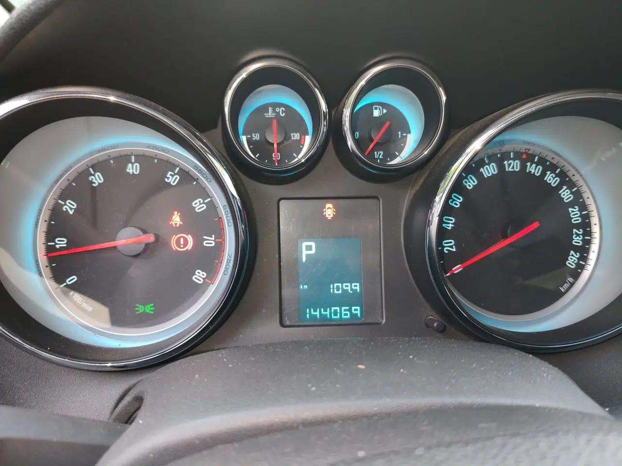 Buick GT 2010 XT 1.8L Automatic Fashion Edition — миниатюра 11