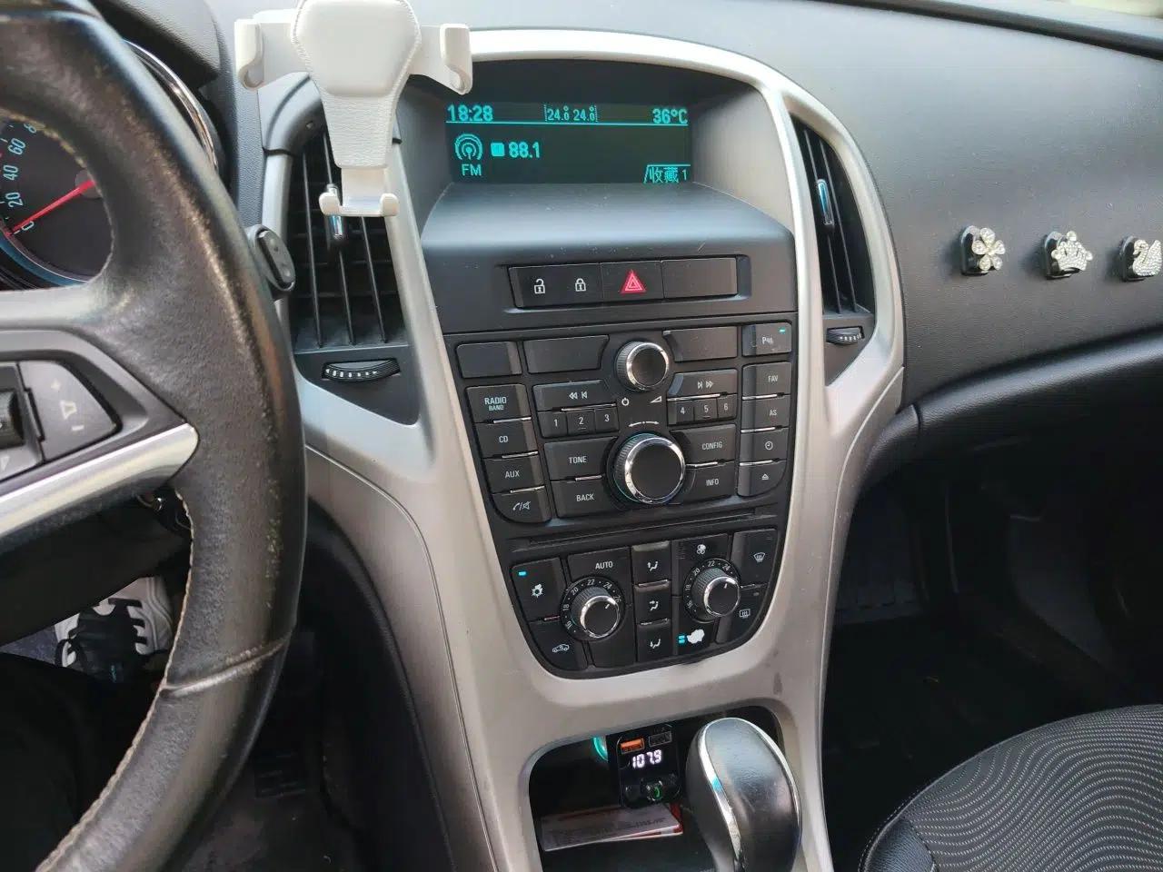 Buick GT 2010 XT 1.8L Automatic Fashion Edition — миниатюра 13