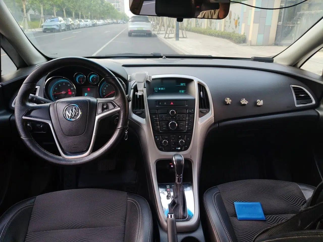 Buick GT 2010 XT 1.8L Automatic Fashion Edition — миниатюра 9